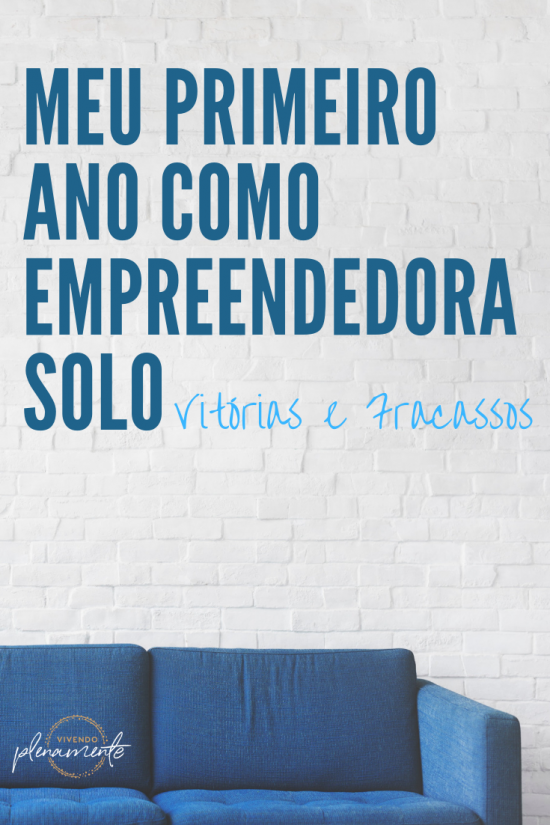 um sofá azul com a frase Meu Primeiro Ano Como Empreendedora